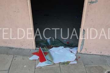 El viento tira árboles, crístaleras y contenedores en puntos del municipio (Foto TA)